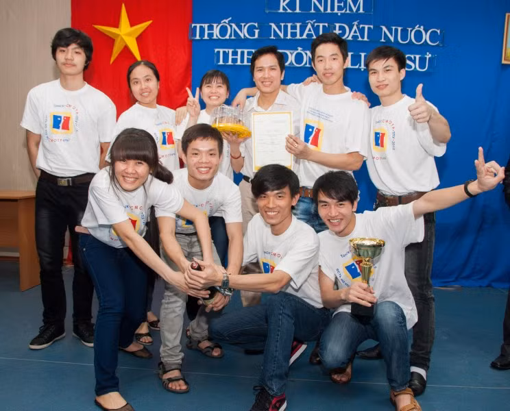 “Cơn bão k12 với niềm vui chiến thắng.