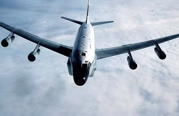 Máy bay trinh sát RC-135 Mỹ