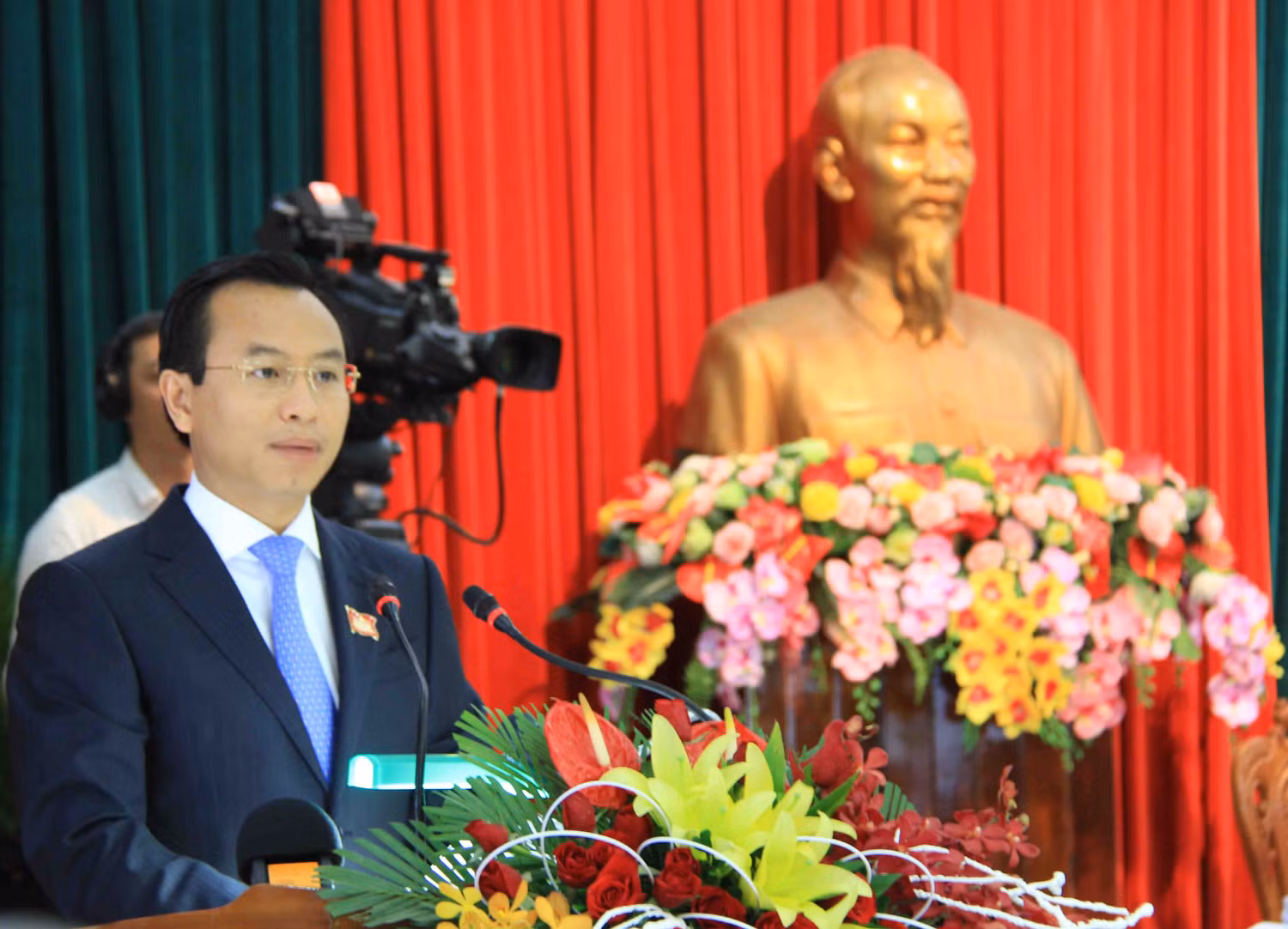 Bí thư Thành ủy - Chủ tịch HĐND TP Đà Nẵng Nguyễn Xuân Anh phát biểu tại kỳ họp lần thứ hai HĐND TP Đà Nẵng khóa IX nhiệm kỳ 2016-2021. Ảnh: Hoàng Tuấn