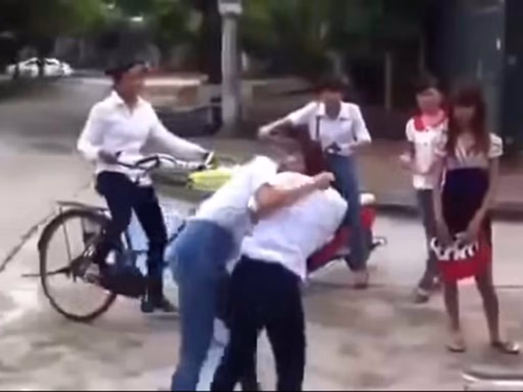 Bạo lực học đường dưới góc nhìn của một học sinh lớp 12 ảnh 4