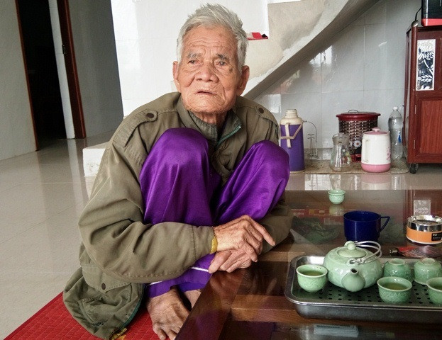 Cứ đến tháng 3, cụ Hoàng Nhỏ lại đau đáu nỗi lòng về người con hy sinh ở Trường Sa (Ảnh: Thủy Phan)