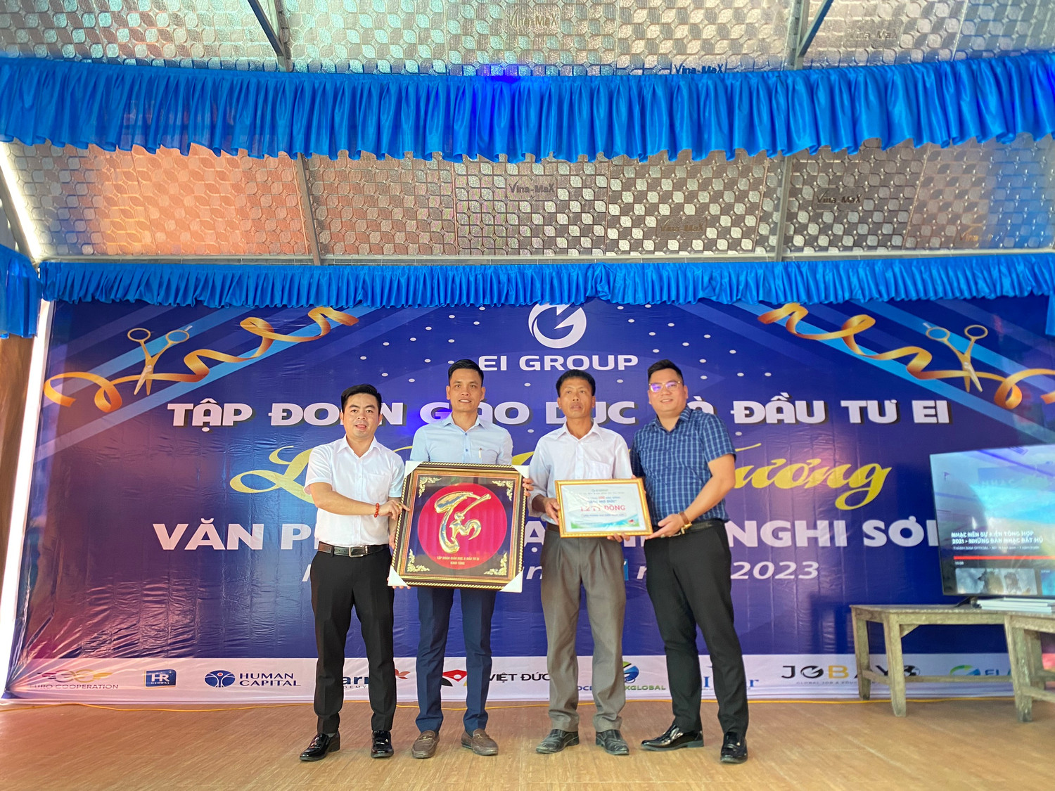 Việc khai trương Văn phòng đại diện EI GROUP ở Nghi Sơn (Thanh Hóa) đang mở ra nhiều cơ hội du học nghề và định cư lâu dài tại Đức cho thanh niên, học sinh, sinh viên các vùng biển, nông thôn.