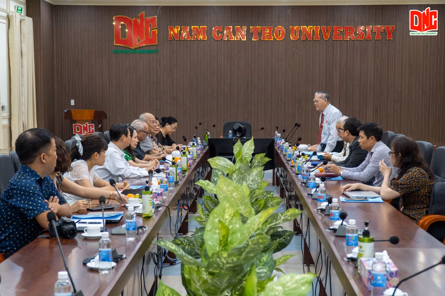Quang cảnh buổi làm việc