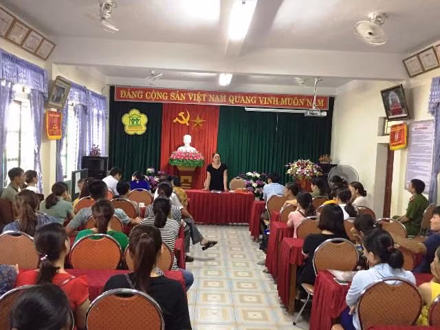 Các phụ huynh đã đồng loạt bỏ về vì không đồng tình với hình thức tuyển sinh của nhà trường (Ảnh: tác giả cung cấp).
