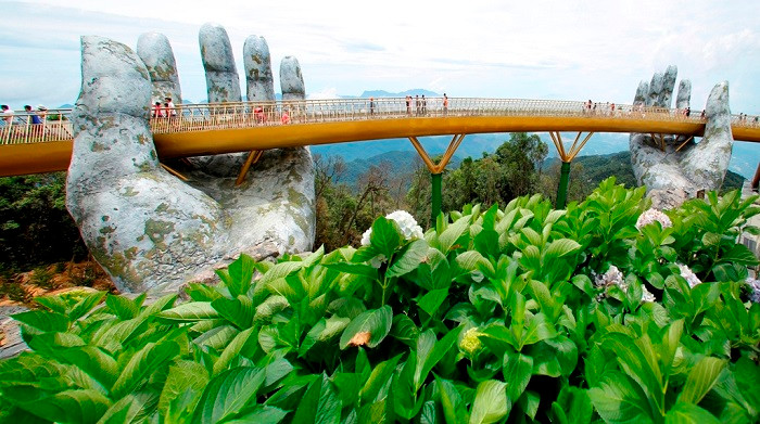 Hình ảnh Cầu Vàng trên đỉnh Ba Na Hills.