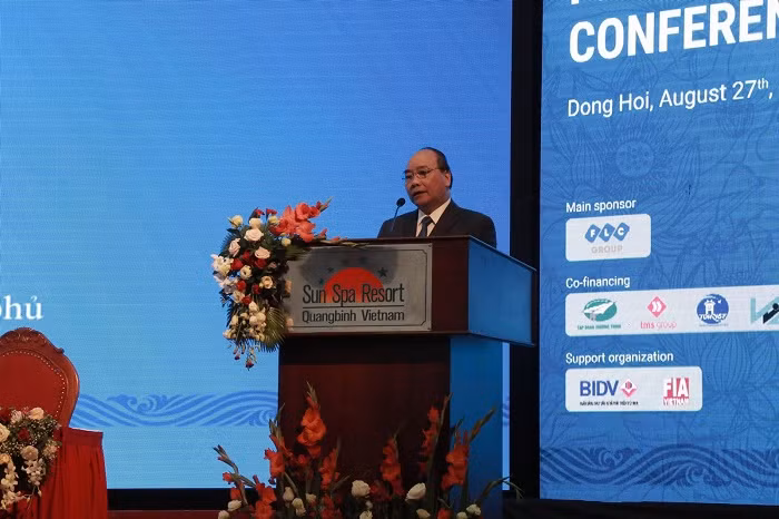 Tại hội nghị xúc tiến đầu tư, Thủ tướng Nguyễn Xuân Phúc cho rằng, Quảng Bình là viên kim cương xanh của du lịch Việt Nam.