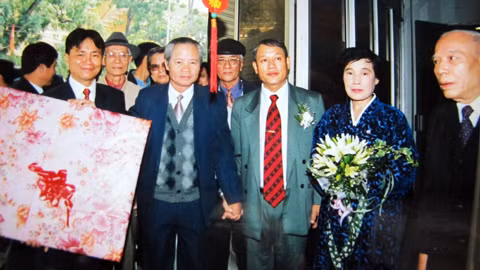 Đám cưới ngọt ngào sau 31 năm chờ đợi.