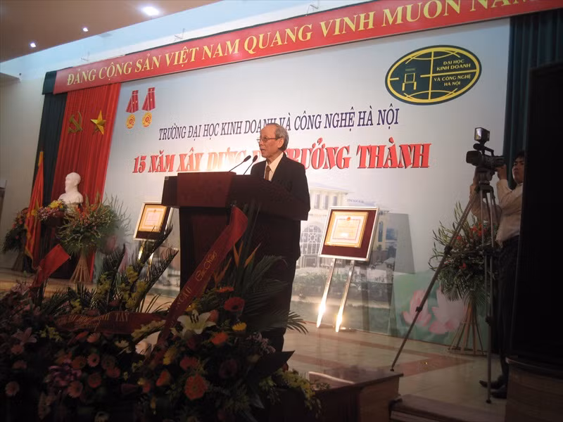 Nguyên Bộ trưởng Bộ Giáo dục và Đào tạo, Chủ tịch Hiệp hội các trường Đại học và Cao đẳng ngoài công lập Trần Hồng Quân Nguyên Bộ trưởng Bộ Giáo dục và Đào tạo, Chủ tịch Hiệp hội các trường Đại học và Cao đẳng ngoài công lập Trần Hồng Quân