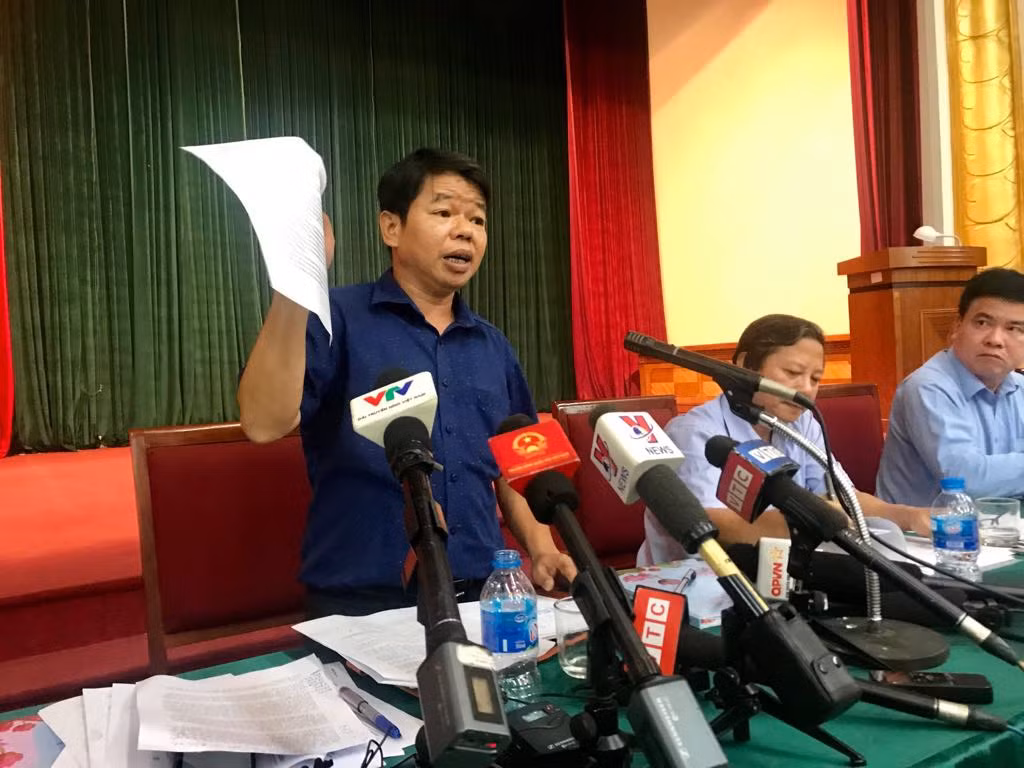 Ông Nguyễn Văn Tốn - Tổng giám đốc Công ty cổ phần đầu tư nước sạch sông Đà (Viwasupco). Ảnh: Hà Nội Mới Ông Nguyễn Văn Tốn - Tổng giám đốc Công ty cổ phần đầu tư nước sạch sông Đà (Viwasupco). Ảnh: Hà Nội Mới