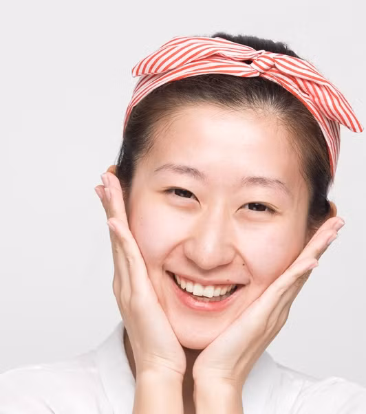Gương mặt mộc trước khi trang điểm. Xem thêm: Lên đời nhan sắc nhờ trang điểm / Điểm danh những chiếc cằm mới của Sao Việt.