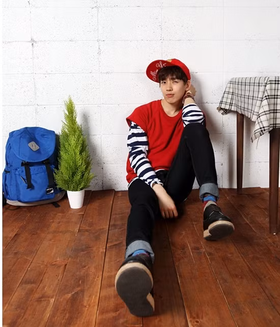 Hip hop ư? Chàng ta cũng rất mê hip hop. Bằng chứng là trong tủ đồ của "hắn" luôn phòng bị sẵn vài bộ đồ hip hop cá tính thế này. (Ảnh: Xz) Xem thêm: Cách mix đồ khiến teen mê tít