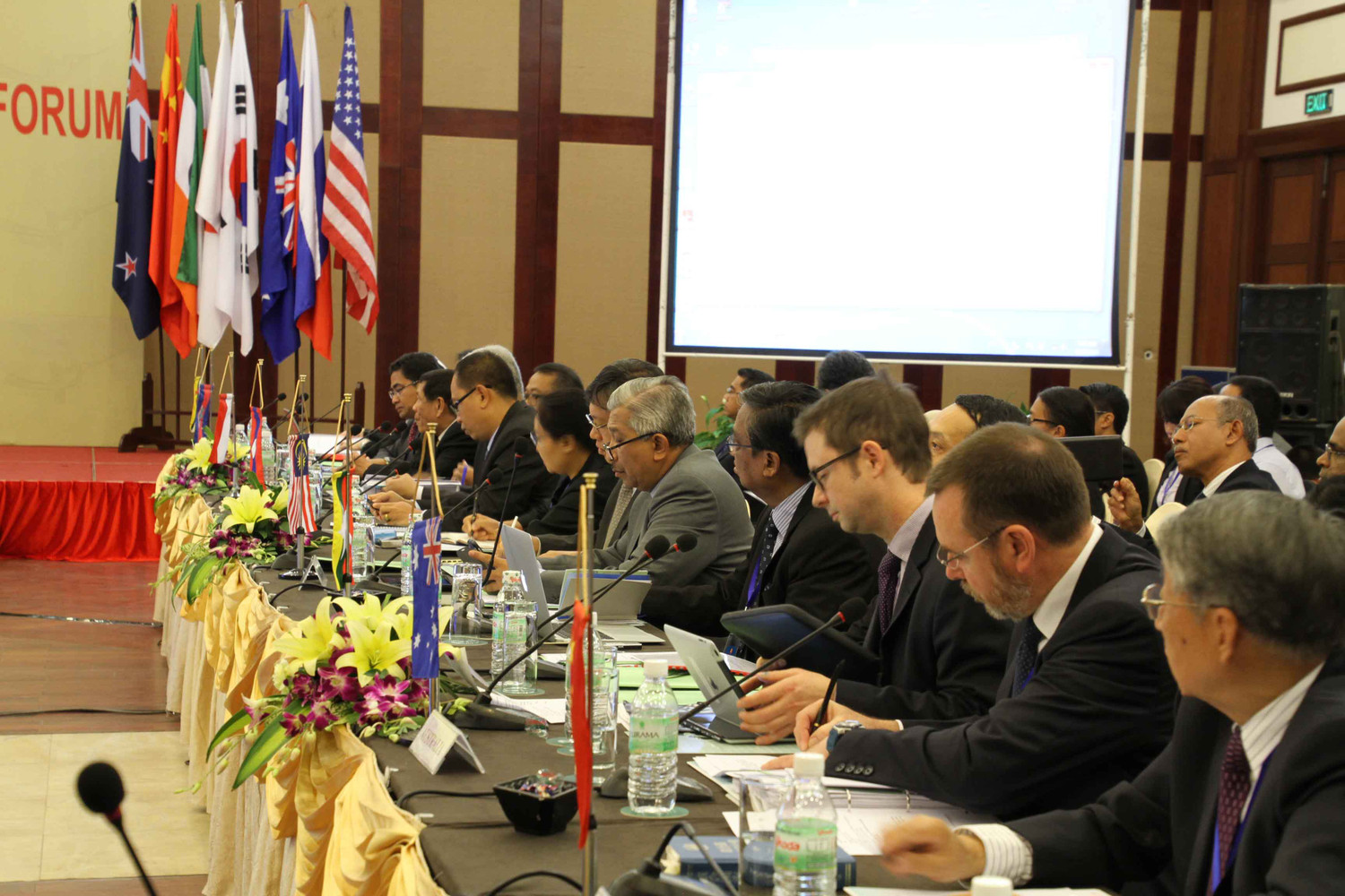 Đại diện 10 nước ASEAN và 8 nước đối tác cấp cao Đông Á tham dự Diễn đàn. Ảnh H.Q Đại diện 10 nước ASEAN và 8 nước đối tác cấp cao Đông Á tham dự Diễn đàn. Ảnh H.Q