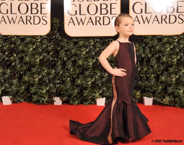 Taylor Swift phiên bản nhí cũng khá chuyên nghiệp trong cách tạo dáng.