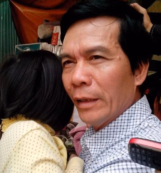Ông Nguyễn Lưu Tuấn, chồng cũ của nạn nhân vụ cắt chân ở bệnh viện Xanh Pôn Ông Nguyễn Lưu Tuấn, chồng cũ của nạn nhân vụ cắt chân ở bệnh viện Xanh Pôn