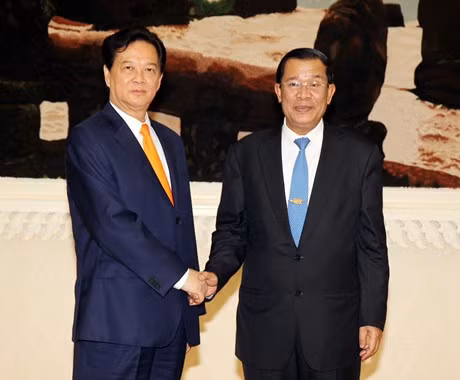 Thủ tướng Nguyễn Tấn Dũng và Thủ tướng Campuchia Hun Sen - Ảnh: VGP/Nhật Bắc