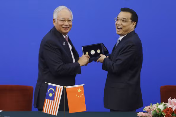Thủ tướng Malaysia Najib Razak và Thủ tướng Trung Quốc Lý Khắc Cường, ảnh: Weekly Bucket.