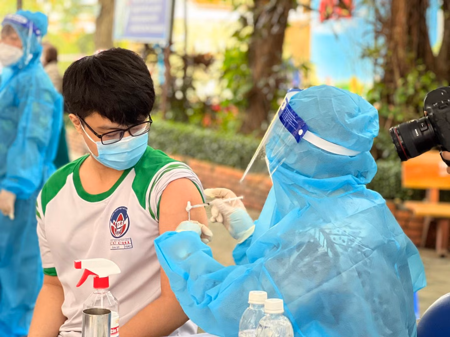 Thành phố Hà Nội đã tiêm 11,7 triệu mũi vắc xin phòng chống Covid-19 cho các đối tượng. (Ảnh: Yến Thư) Thành phố Hà Nội đã tiêm 11,7 triệu mũi vắc xin phòng chống Covid-19 cho các đối tượng. (Ảnh: Yến Thư)