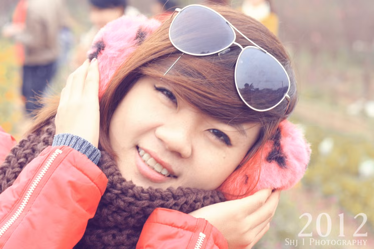 Kiều Oanh là cô gái vui vẻ, hòa đồng, hay cười, thích nghe nhạc, chụp ảnh, làm đẹp và đi du lịch