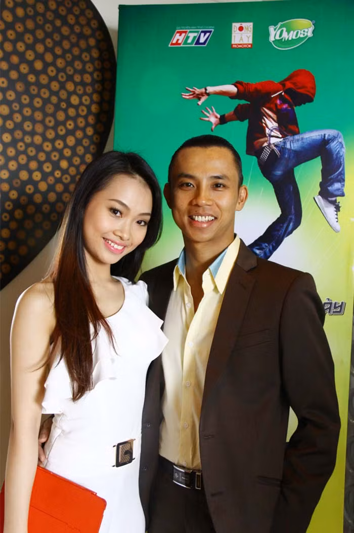Gần đây Chí Anh thường xuyên xuất hiện bên người yêu nhỏ tuổi Nhã Khanh trong các sự kiện.Cả hai cùng tham gia buổi họp báo chương trình Thử thách cùng bước nhảy - So you think you can dance tại TP. Hồ Chí Minh.