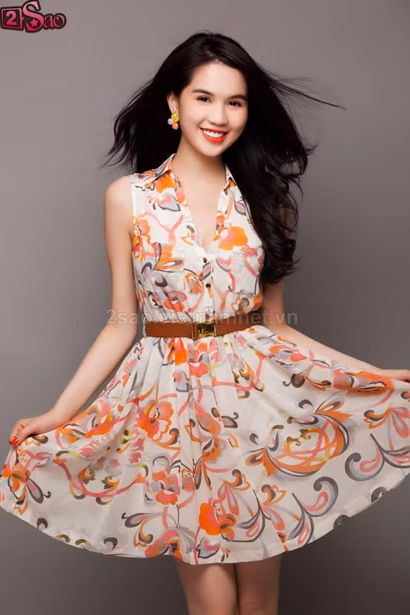 Với thân hình gợi cảm, gương mặt quyến rũ Ngọc Trinh vẫn rất lôi cuốn và hấp dẫn dù không làm người mẫu nội y, bikini.