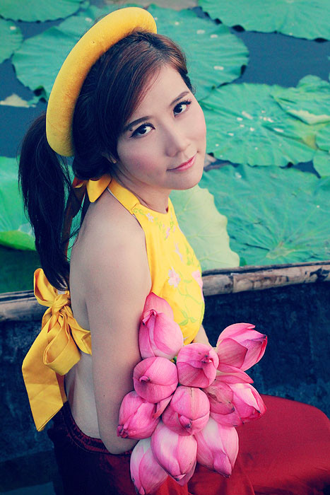 Ngô Trác Linh nói về Nguyễn Văn Chung người yêu cũ vừa lấy vợ của mình và lí do chia tay: "Chuyện như thế nào người trong cuộc mới hiểu, anh ấy là người hiểu rõ nhất. Tôi không phủ nhận có người thứ 3 nhưng không đổ lỗi cho họ mà tất cả là ở người đàn ông muốn thế nào".