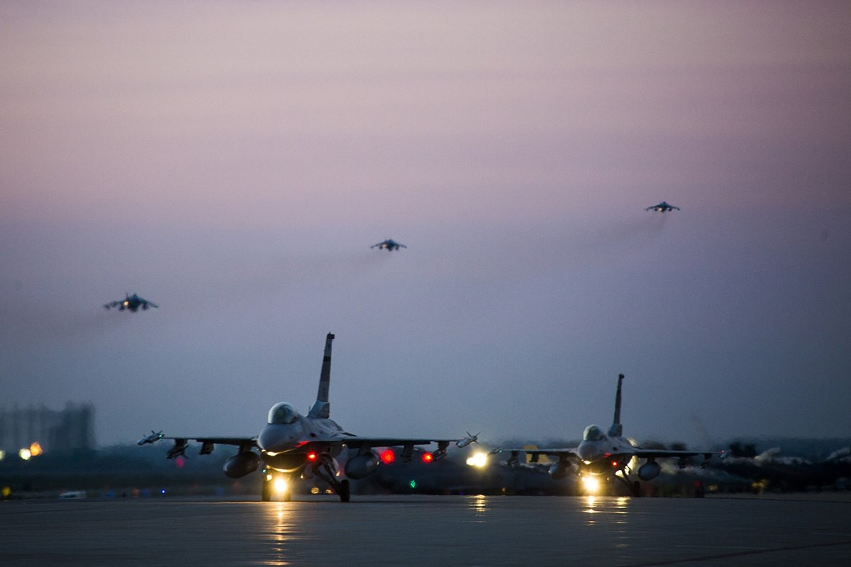Chiến đấu cơ F-16 Hoa Kỳ tham gia cuộc tập trận chung Mỹ - Hàn "Max Thunder" năm ngoái, ảnh minh họa: Military Times. Chiến đấu cơ F-16 Hoa Kỳ tham gia cuộc tập trận chung Mỹ - Hàn "Max Thunder" năm ngoái, ảnh minh họa: Military Times.