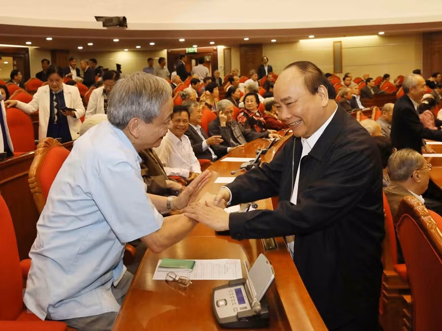 Thủ tướng Nguyễn Xuân Phúc với các vị lãnh đạo, nguyên lãnh đạo Đảng, Nhà nước dự hội nghị. (Ảnh: Phương Hoa/TTXVN) Thủ tướng Nguyễn Xuân Phúc với các vị lãnh đạo, nguyên lãnh đạo Đảng, Nhà nước dự hội nghị. (Ảnh: Phương Hoa/TTXVN)