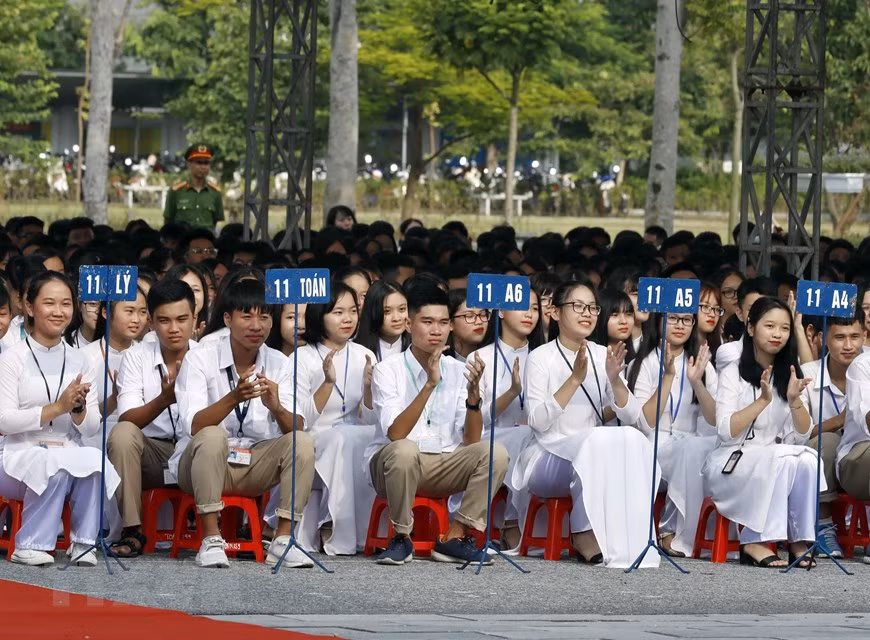 Học sinh Trường Trung học phổ thông Sơn Tây. (Ảnh: Thống Nhất/TTXVN)