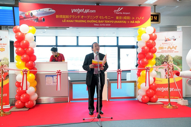 Ông Đỗ Xuân Quang, Phó tổng Giám đốc Vietjet phát biểu khai trương đường bay Tokyo-Hà Nội tại Sân bay Quốc tế Narita Ông Đỗ Xuân Quang, Phó tổng Giám đốc Vietjet phát biểu khai trương đường bay Tokyo-Hà Nội tại Sân bay Quốc tế Narita
