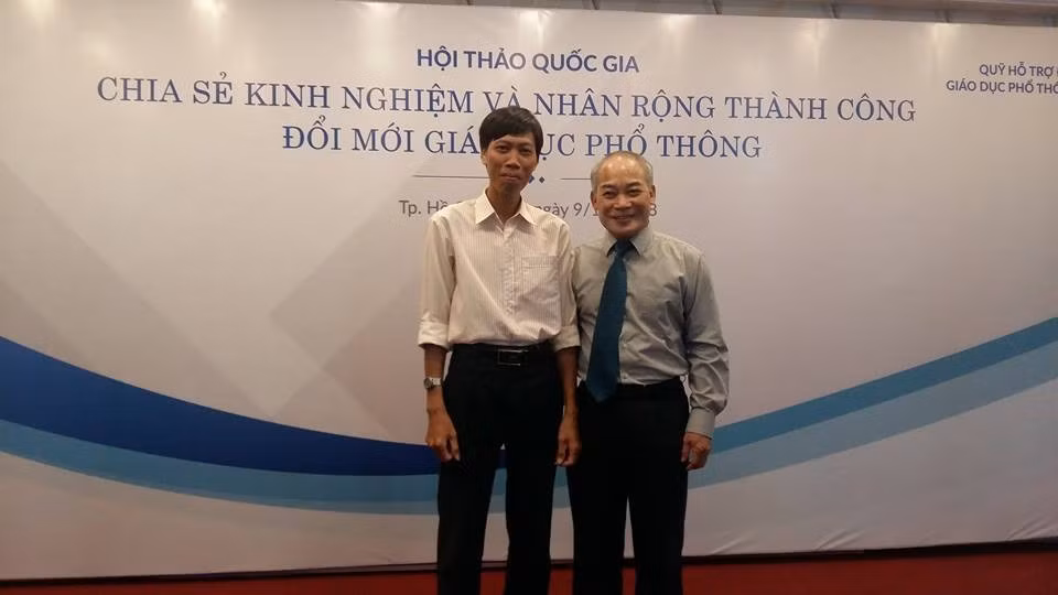 Hai nữ sinh lớp 11 dùng ozone trị viêm loét cho người bệnh đái tháo đường ảnh 2