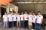 Thầy Bùi Minh Thảo (đứng giữa) cùng một số thành viên câu lạc bộ PCS Bà Rịa-Vũng Tàu