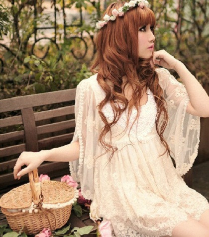 Chât liệu voan và ren trắng là phổ biến nhất. Với váy cưới ngắn cô dâu vẫn mang vẻ đẹp riêng đầy cuốn hút. (Ảnh: PN today) Xem thêm: Những mẫu váy cưới làm nức lòng cô dâu mùa hạ.