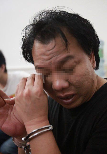 Tên tội phạm bất giác rơi nước mắt khi nhắc đến bố mẹ già ở quê