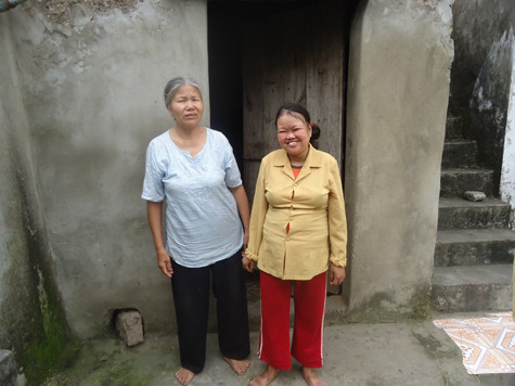 Hai mẹ con bác Bé