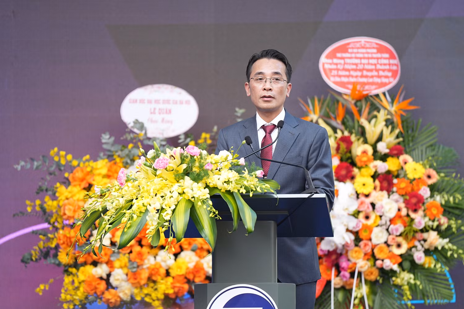 Thầy hiệu trưởng.JPG