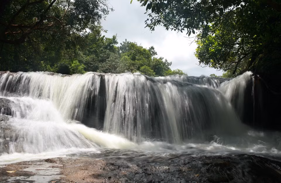 Thác nước đầu con suối