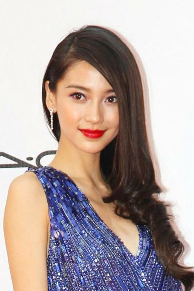 Người yêu của Huỳnh Hiểu Minh, Angela Baby đẹp dịu dàng từng centimet khi khoe dáng ngọc cùng kiểu tóc đơn giản.