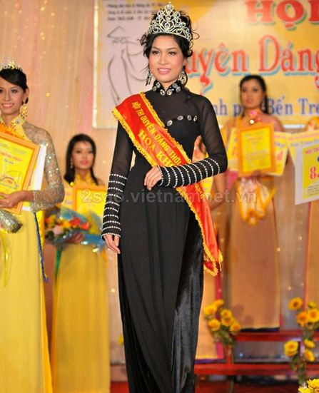 Lê Thị Yến Duy không phải là một nhan sắc quá mặn mà, nhưng với cái mác hoa khôi cuộc thi Duyên dáng thời trang năm 2010, cô cũng có thể "đường hoàng" sánh bước cùng các đàn chị tên tuổi trong công cuộc bán mua thân xác. Mỗi chuyến đi bán dâm ở nước ngoài thường khoảng 20.000 USD-25.000 USD/chuyến 3 ngày.