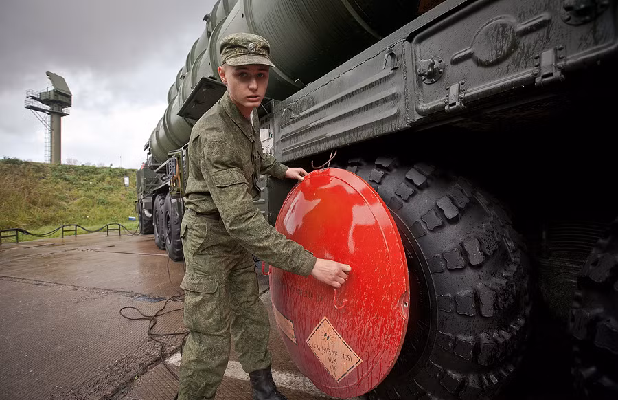 Tên lửa phòng không S-400.