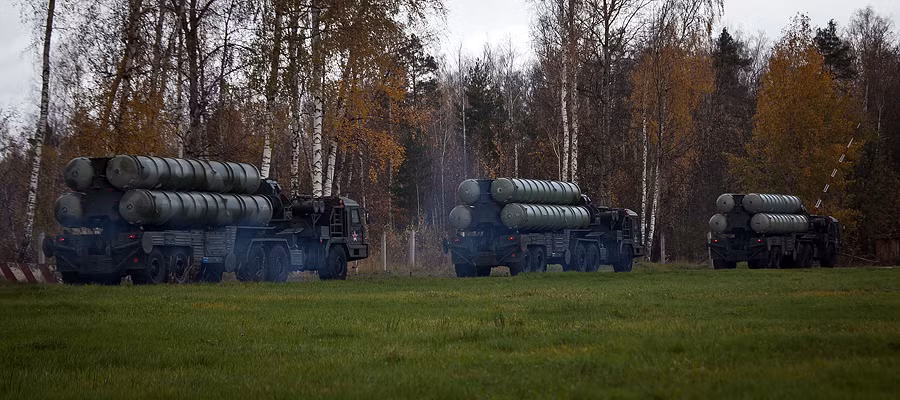 Tên lửa phòng không S-400.