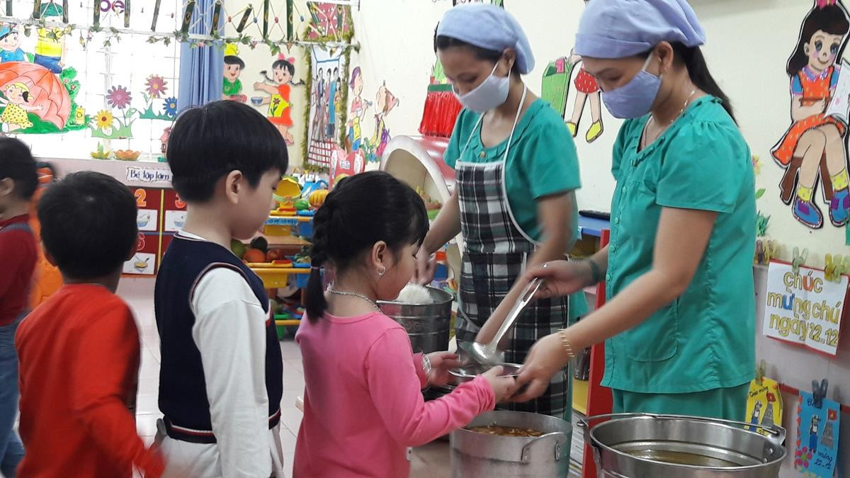 Đà Nẵng đề nghị phụ huynh tham gia giám sát an toàn thực phẩm tại các trường học. Ảnh: AN Đà Nẵng đề nghị phụ huynh tham gia giám sát an toàn thực phẩm tại các trường học. Ảnh: AN