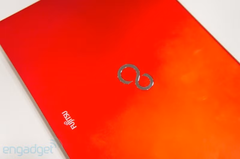 Lifebook sẽ có 2 phiên bản mầu đỏ và mầu bạc.