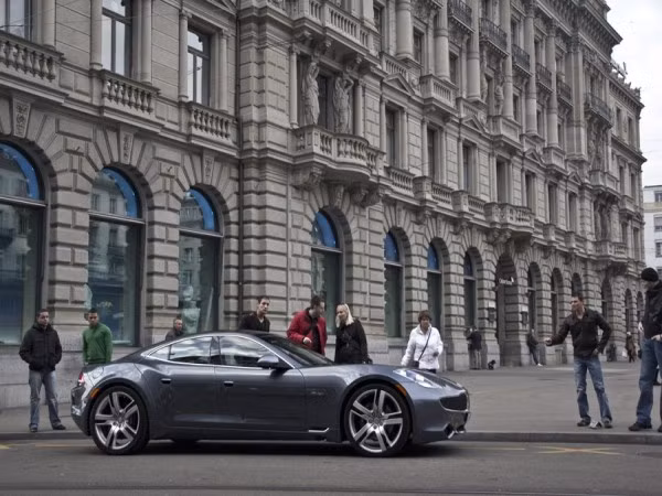 Siêu xe Fisker Karma kiểu dáng thể thao chạy bằng điện có giá khoảng 102.000 USD cho bản tiêu chuẩn và 116.000 USD cho bản cao cấp nhất.
