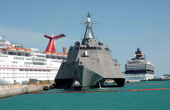Tàu chiến đấu ven bờ Independence LCS-2 của Hải quân Mỹ.