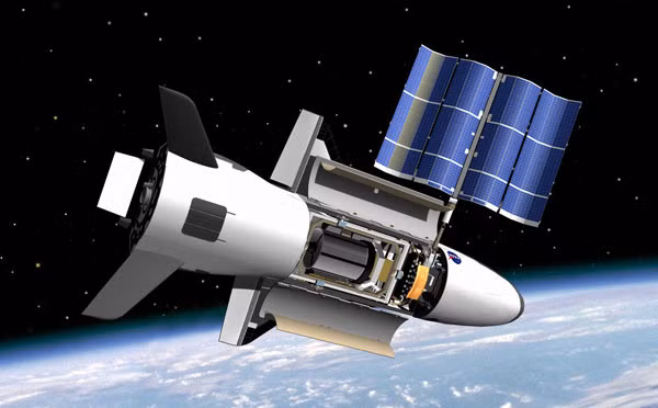 Tàu vũ trụ không người lái X-37B của Mỹ.