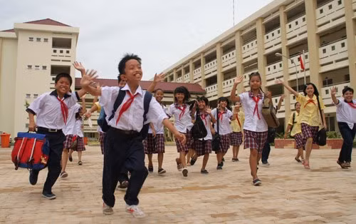 Các em học tập nhẹ nhàng, thoải mái, vừa học vừa chơi. Ảnh: Đào Ngọc Thạch