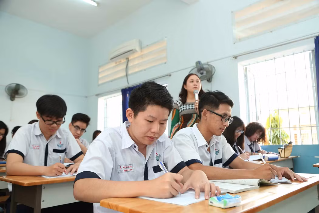Không nên lạm dụng hoặc sử dụng ngữ liệu quá đà từ mạng xã hội (Ảnh minh họa: baonghean.vn)