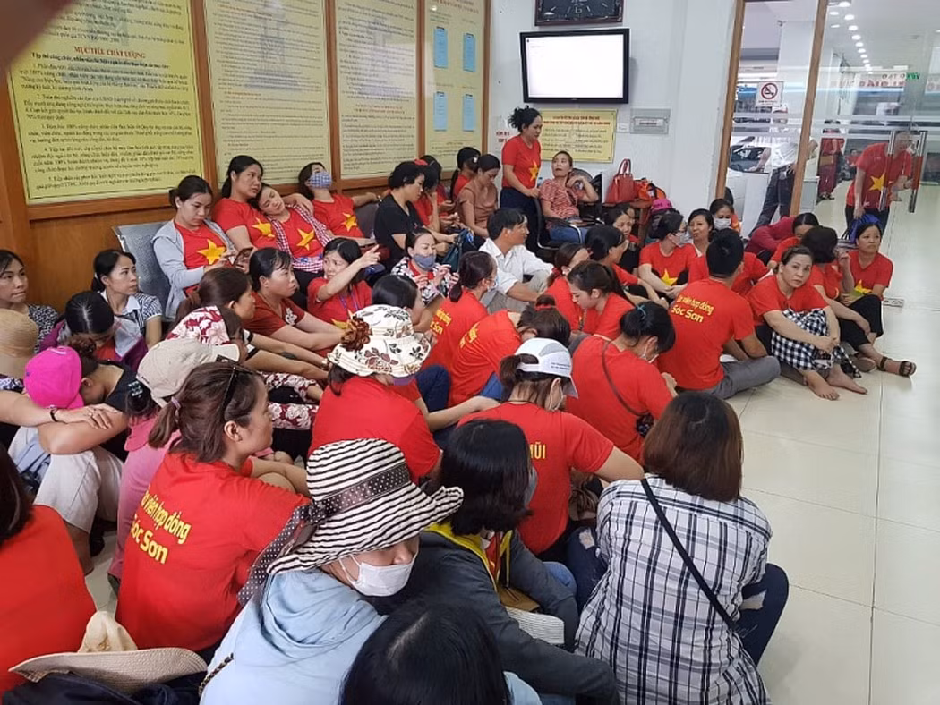 Nước mắt nhà giáo, nỗi buồn Thủ đô (Ảnh:V.N) Nước mắt nhà giáo, nỗi buồn Thủ đô (Ảnh:V.N)