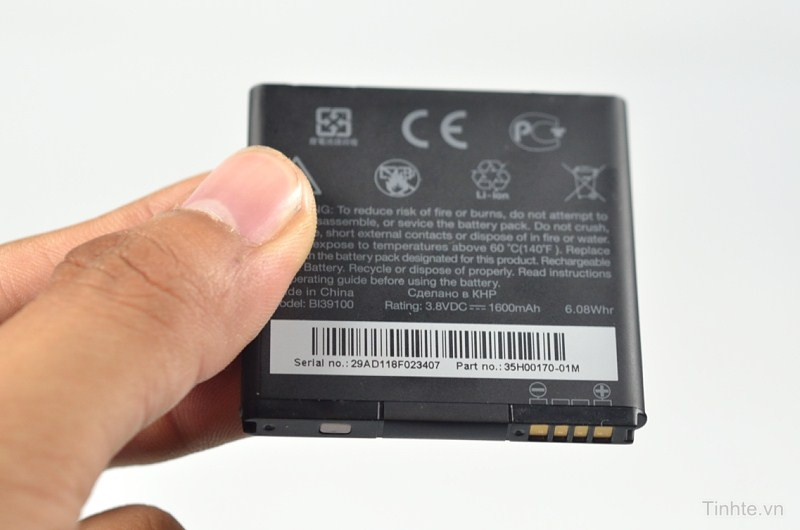 Pin có dung lượng 1600 mAh.