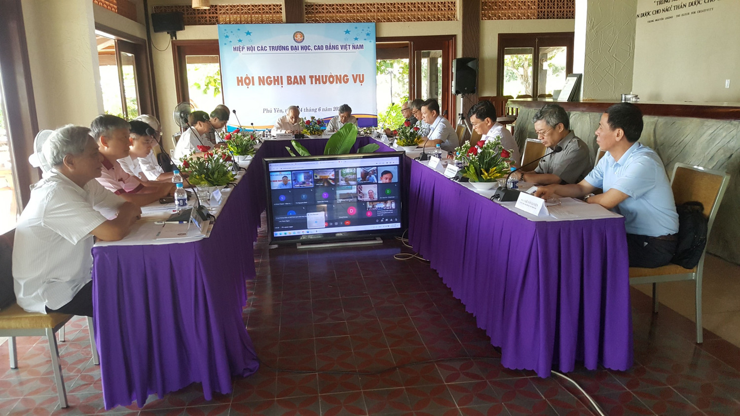 Giáo sư Trần Hồng Quân tham dự Hội nghị Ban thường vụ Hiệp hội Các trường đại học, cao đẳng Việt Nam năm 2022.